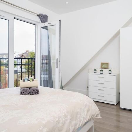 Beautiful 4 Bed Immaculate Condition Refurbished Property Ρόμφορντ Εξωτερικό φωτογραφία