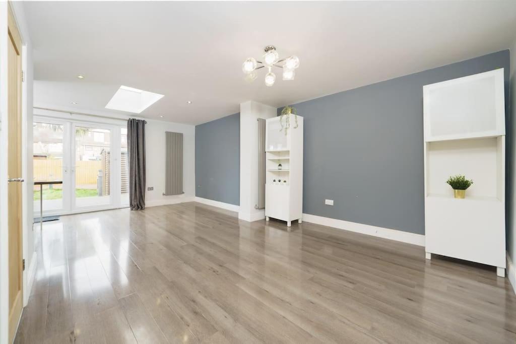 Beautiful 4 Bed Immaculate Condition Refurbished Property Ρόμφορντ Εξωτερικό φωτογραφία