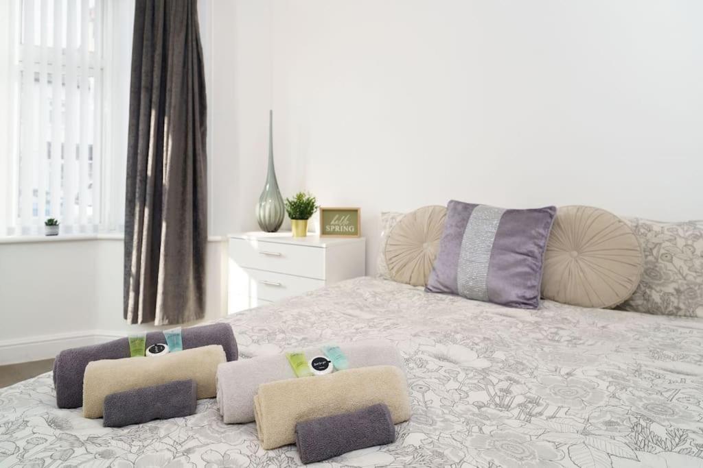 Beautiful 4 Bed Immaculate Condition Refurbished Property Ρόμφορντ Εξωτερικό φωτογραφία