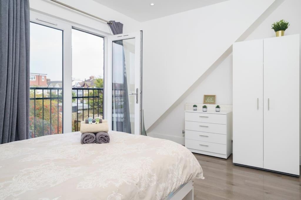 Beautiful 4 Bed Immaculate Condition Refurbished Property Ρόμφορντ Εξωτερικό φωτογραφία