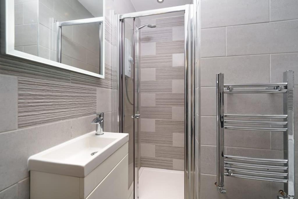 Beautiful 4 Bed Immaculate Condition Refurbished Property Ρόμφορντ Εξωτερικό φωτογραφία