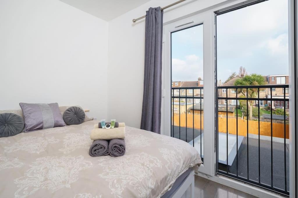 Beautiful 4 Bed Immaculate Condition Refurbished Property Ρόμφορντ Εξωτερικό φωτογραφία