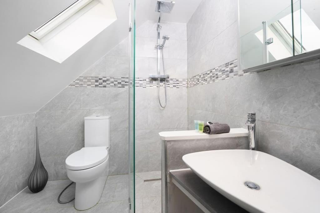 Beautiful 4 Bed Immaculate Condition Refurbished Property Ρόμφορντ Εξωτερικό φωτογραφία